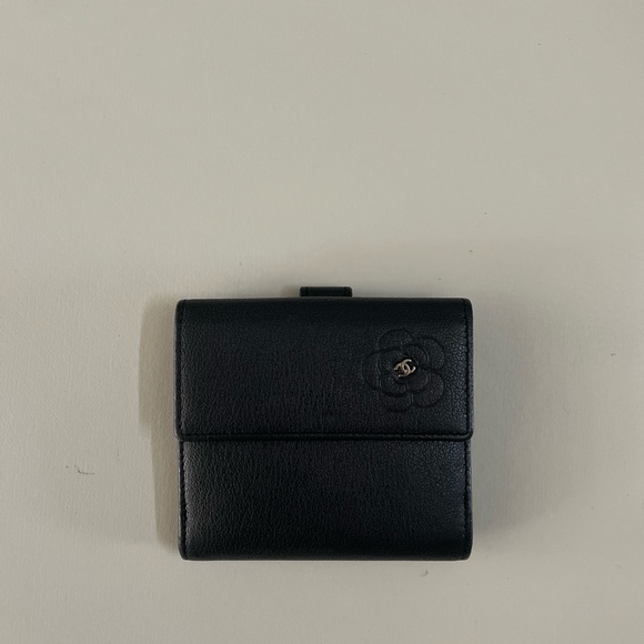 Chanel Wallet Camellia Black Lambskin - Picture 2 of 11